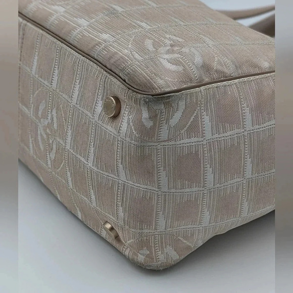 Authentic CHANEL Small Travel Ligne tote - Picture 6 of 12